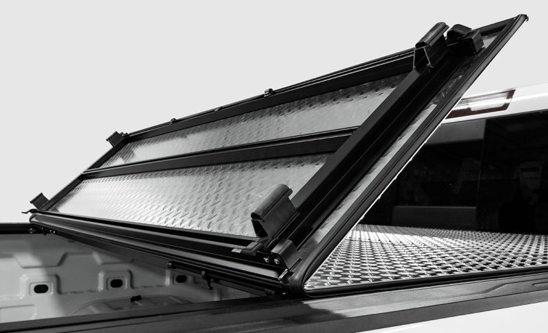 Access LOMAX Folding Hard Cover 15+ Chevy/GMC Colorado/Canyon 6ft Box Black Urethane B3020049